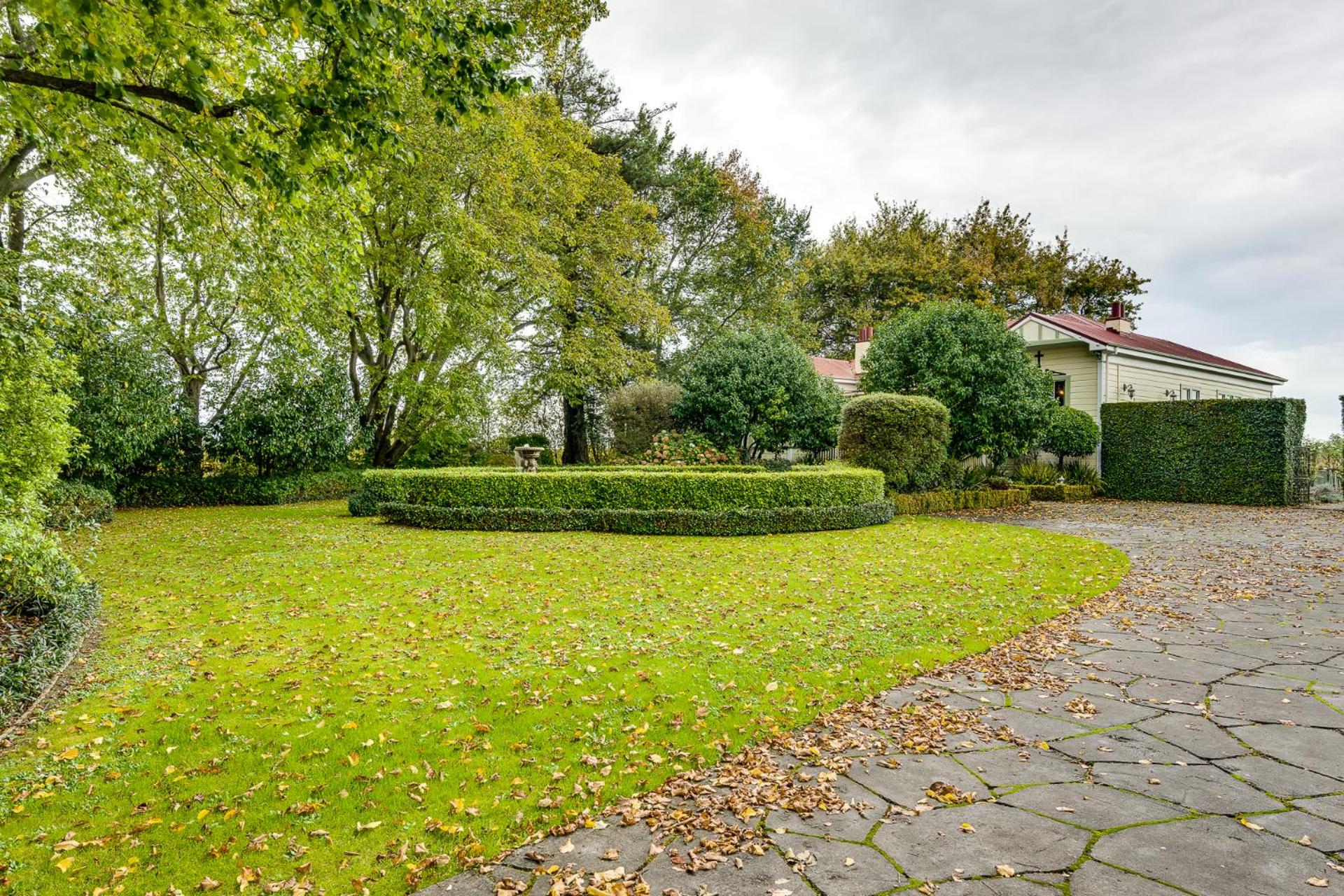 The Old Church Villa - Napier Holiday Home