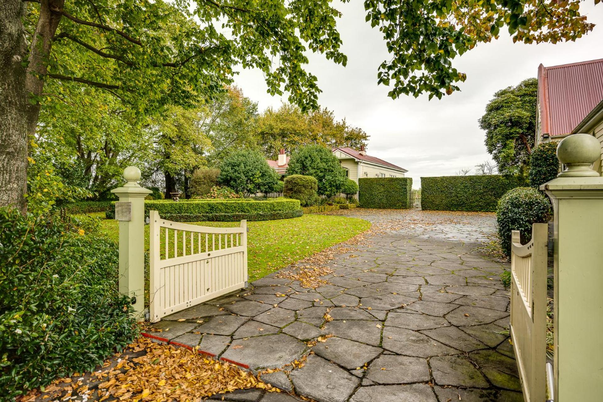 The Old Church Villa - Napier Holiday Home