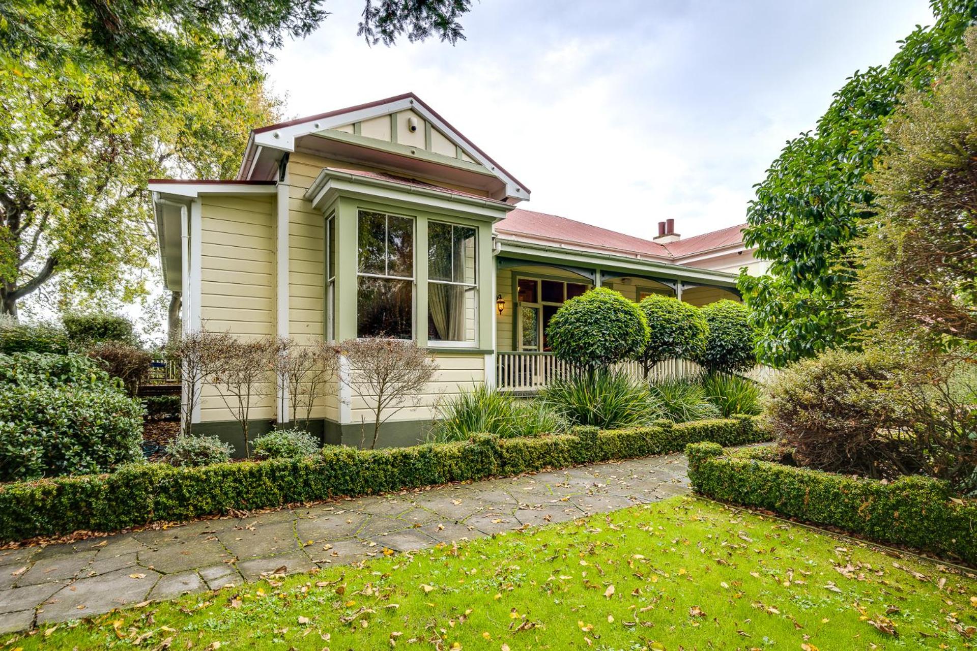 The Old Church Villa - Napier Holiday Home