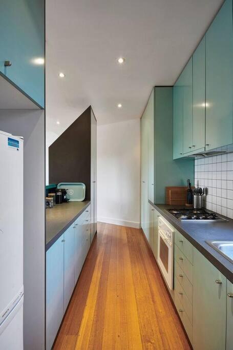 Large Two Bedroom Apartment with City Park and Bay views