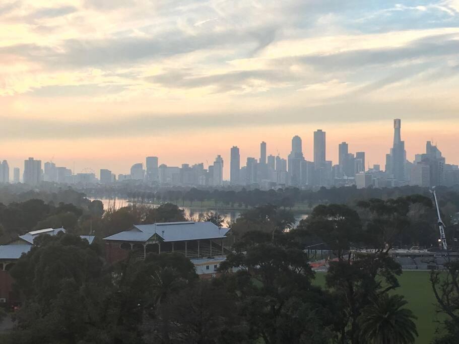 Large Two Bedroom Apartment with City Park and Bay views