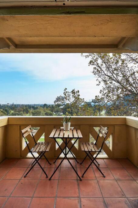 Large Two Bedroom Apartment with City Park and Bay views