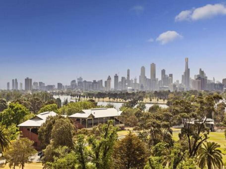 Large Two Bedroom Apartment with City Park and Bay views