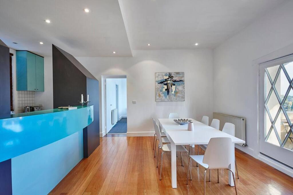 Large Two Bedroom Apartment with City Park and Bay views