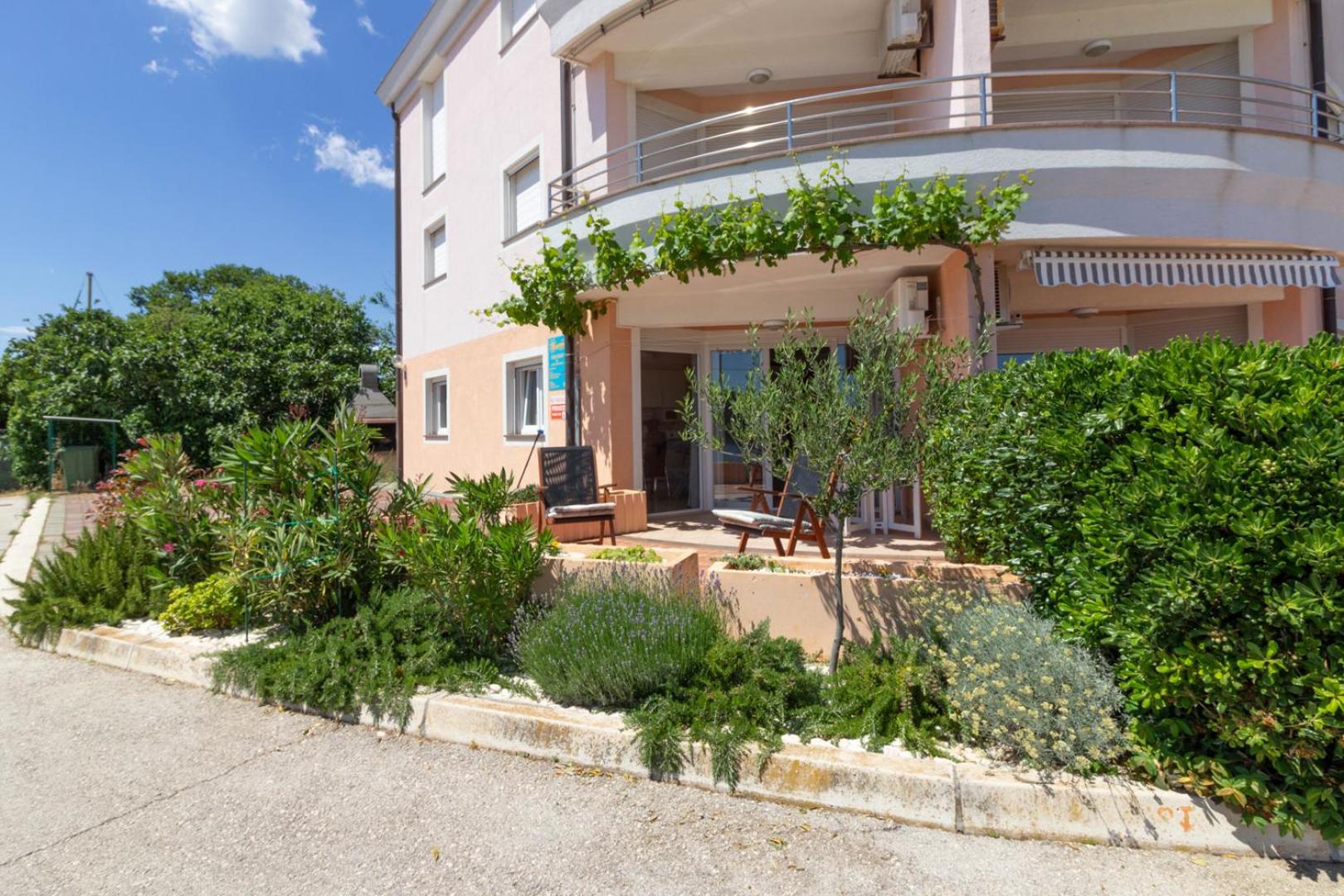 Sunshine Apartment Medulin , seafront terrace, free parking & pet friendly view 5