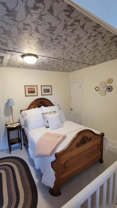 Clinton Pond Bed and Breakfast