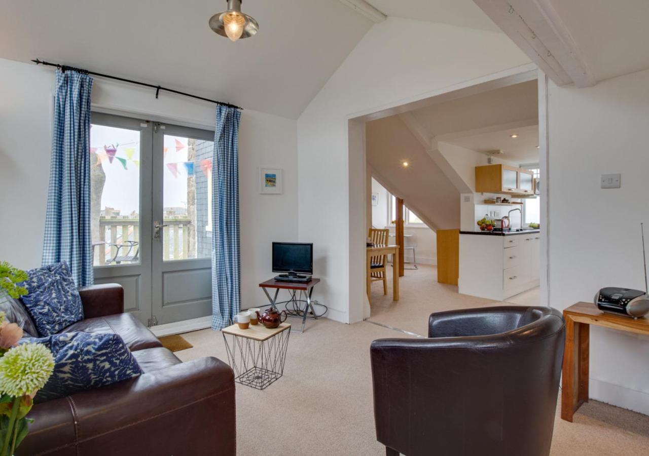 1 Bed in St Ives oc-decke view 3