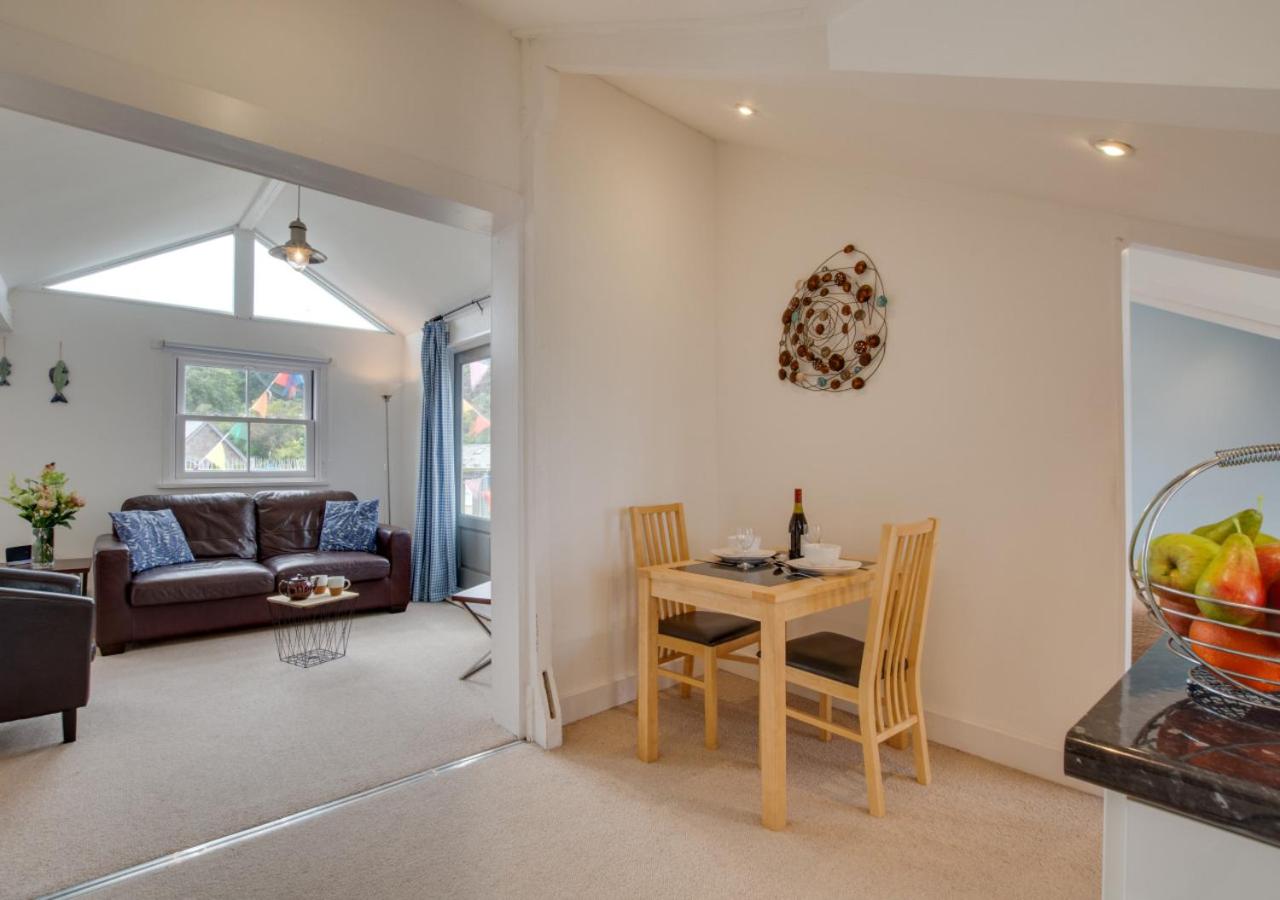 1 Bed in St Ives oc-decke view 4