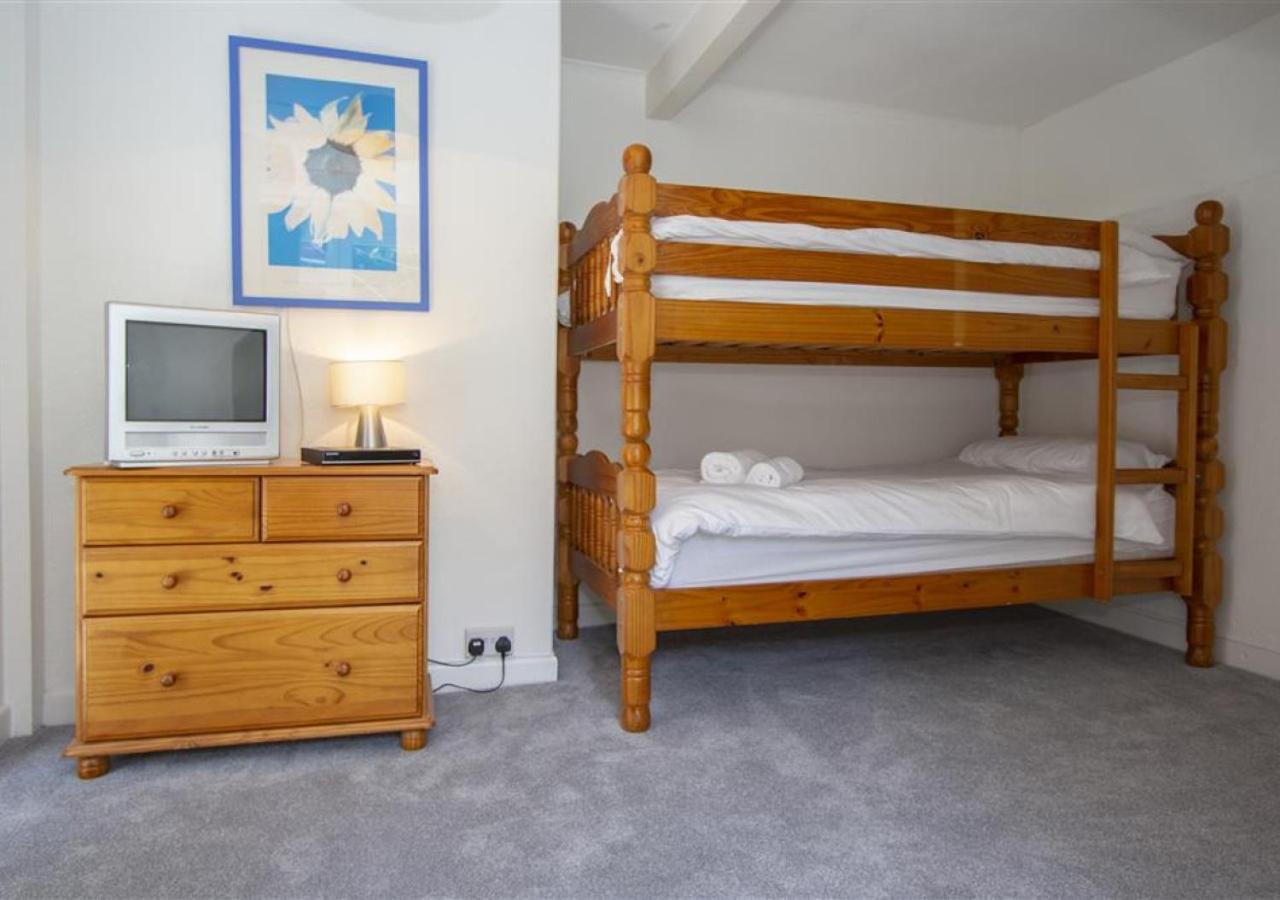 5 Bed in St Ives oc-dt04 view 3