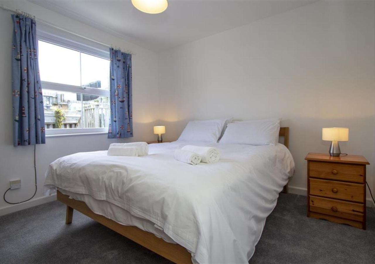 5 Bed in St Ives oc-dt04 view 2