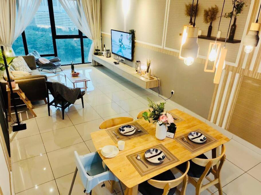 Mosaic Residence Mid Valley South Key BY R9 Homestay