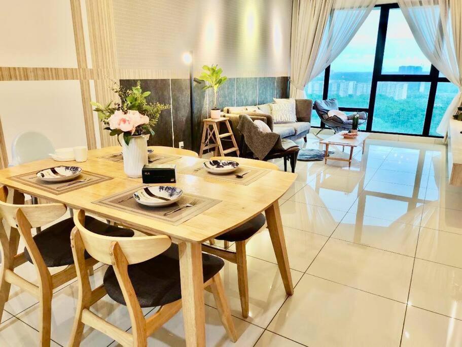 Mosaic Residence Mid Valley South Key BY R9 Homestay