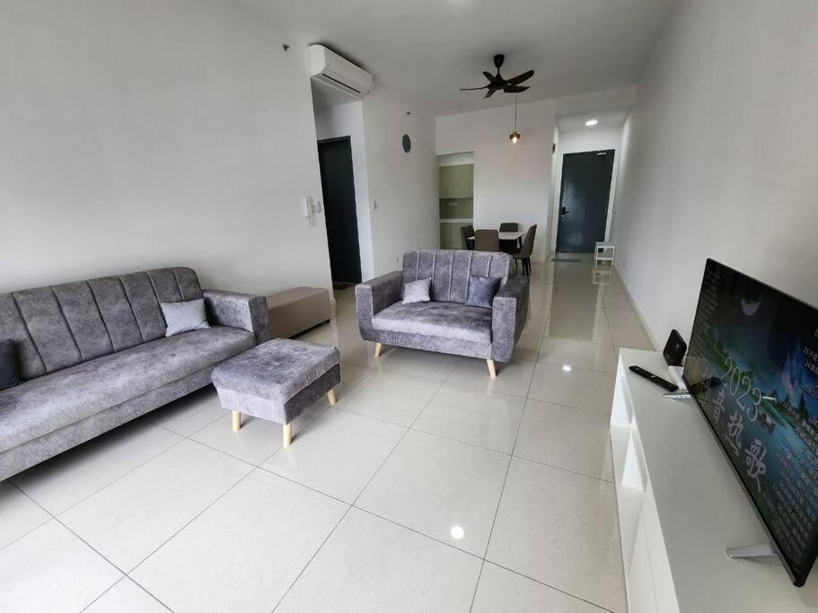 Paradigm Residence 3 bedrooms above Paradigm Mall for 8 pax by GDRAGON HomeStay