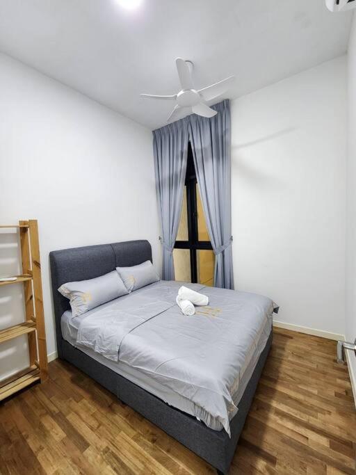 Paradigm Residence 3 bedrooms above Paradigm Mall for 8 pax by GDRAGON HomeStay