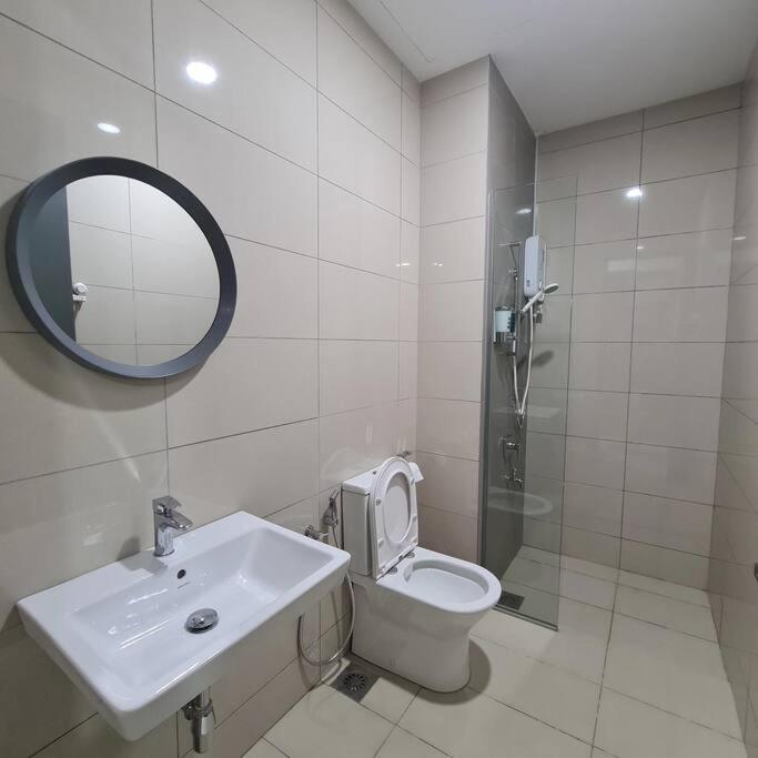 Paradigm Residence 3 bedrooms above Paradigm Mall for 8 pax by GDRAGON HomeStay