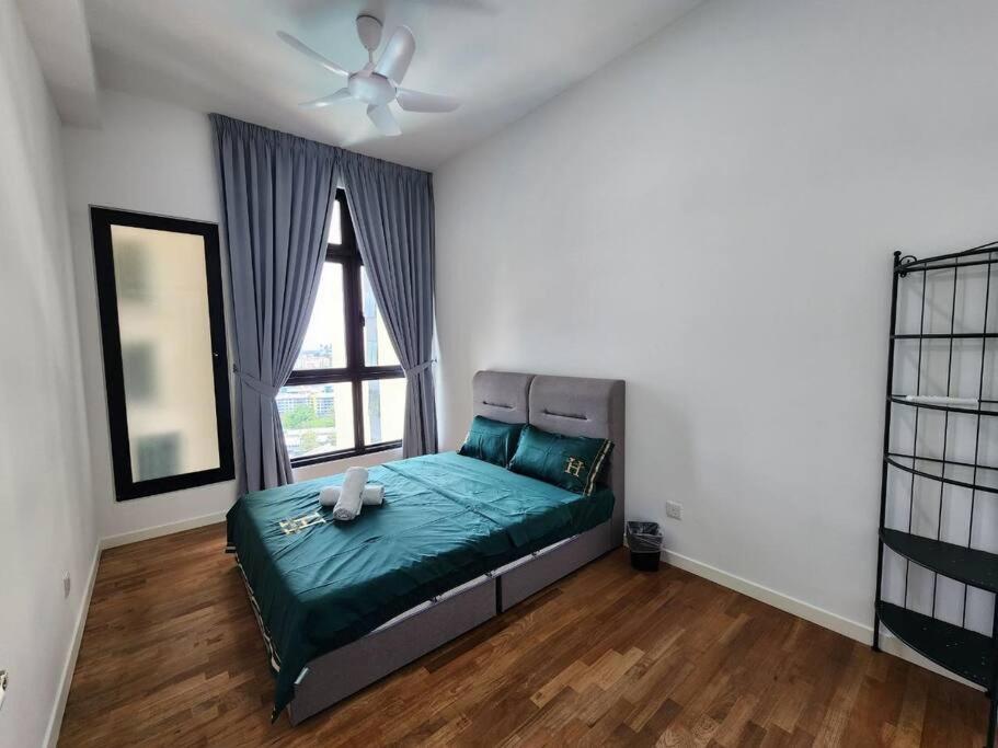 Paradigm Residence 3 bedrooms above Paradigm Mall for 8 pax by GDRAGON HomeStay