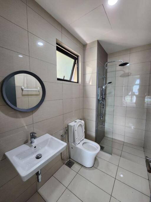 Paradigm Residence 3 bedrooms above Paradigm Mall for 8 pax by GDRAGON HomeStay