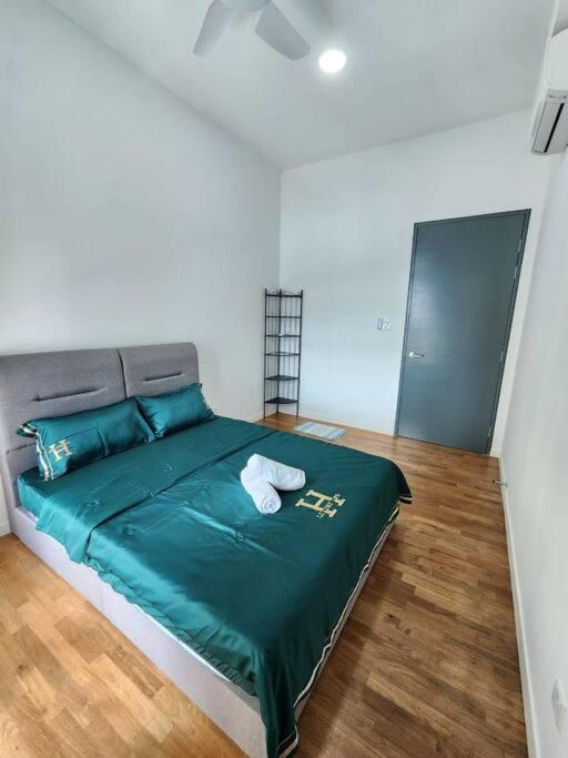 Paradigm Residence 3 bedrooms above Paradigm Mall for 8 pax by GDRAGON HomeStay