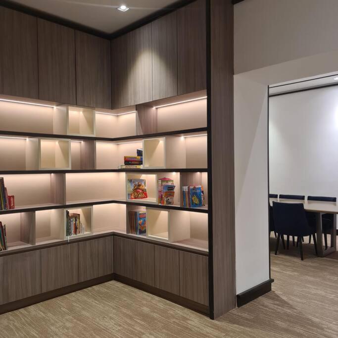 Paradigm Residence 3 bedrooms above Paradigm Mall for 8 pax by GDRAGON HomeStay