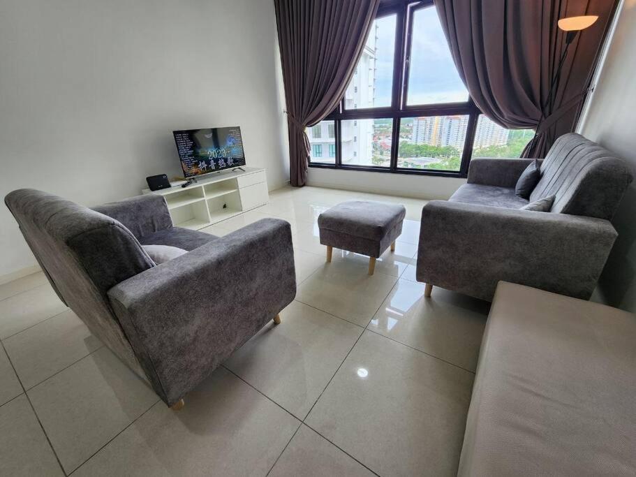 Paradigm Residence 3 bedrooms above Paradigm Mall for 8 pax by GDRAGON HomeStay