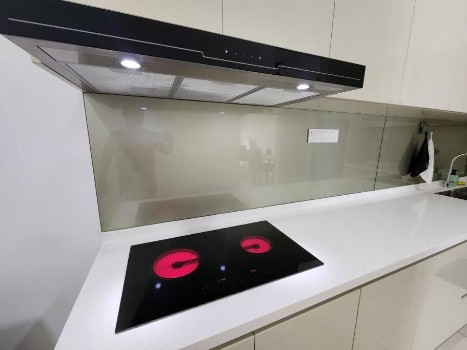 Paradigm Residence 3 bedrooms above Paradigm Mall for 8 pax by GDRAGON HomeStay