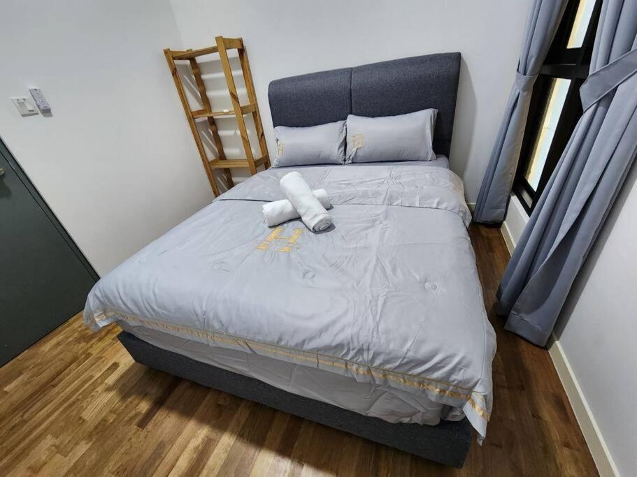 Paradigm Residence 3 bedrooms above Paradigm Mall for 8 pax by GDRAGON HomeStay