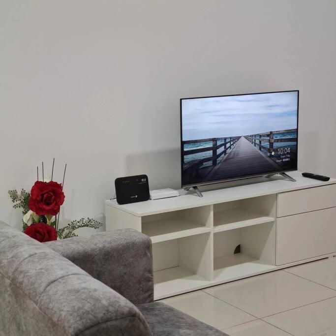 Paradigm Residence 3 bedrooms above Paradigm Mall for 8 pax by GDRAGON HomeStay