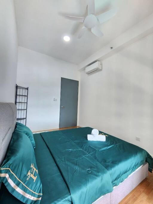 Paradigm Residence 3 bedrooms above Paradigm Mall for 8 pax by GDRAGON HomeStay