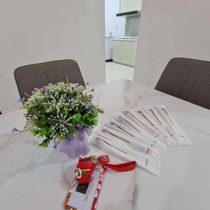 Paradigm Residence 3 bedrooms above Paradigm Mall for 8 pax by GDRAGON HomeStay