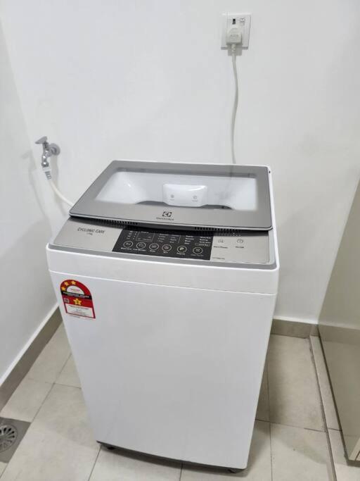 Paradigm Residence 3 bedrooms above Paradigm Mall for 8 pax by GDRAGON HomeStay
