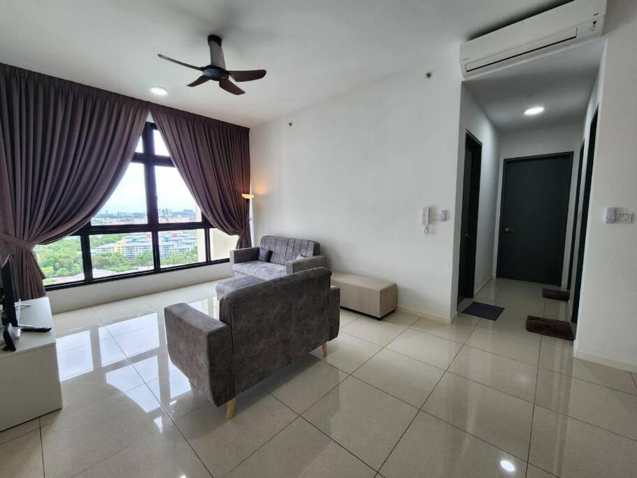 Paradigm Residence 3 bedrooms above Paradigm Mall for 8 pax by GDRAGON HomeStay