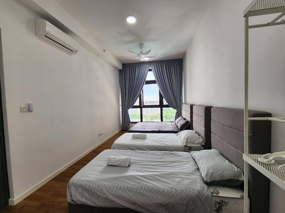 Paradigm Residence 3 bedrooms above Paradigm Mall for 8 pax by GDRAGON HomeStay