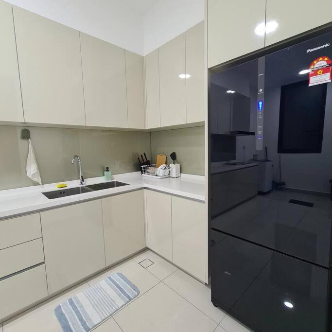 Paradigm Residence 3 bedrooms above Paradigm Mall for 8 pax by GDRAGON HomeStay