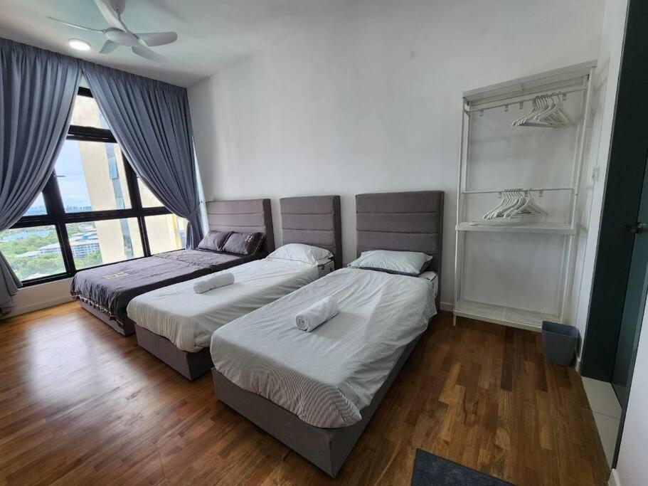 Paradigm Residence 3 bedrooms above Paradigm Mall for 8 pax by GDRAGON HomeStay