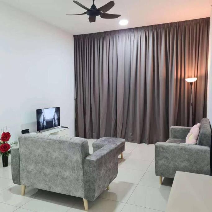 Paradigm Residence 3 bedrooms above Paradigm Mall for 8 pax by GDRAGON HomeStay