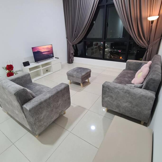 Paradigm Residence 3 bedrooms above Paradigm Mall for 8 pax by GDRAGON HomeStay