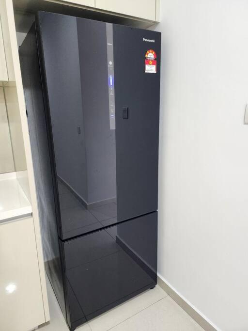 Paradigm Residence 3 bedrooms above Paradigm Mall for 8 pax by GDRAGON HomeStay