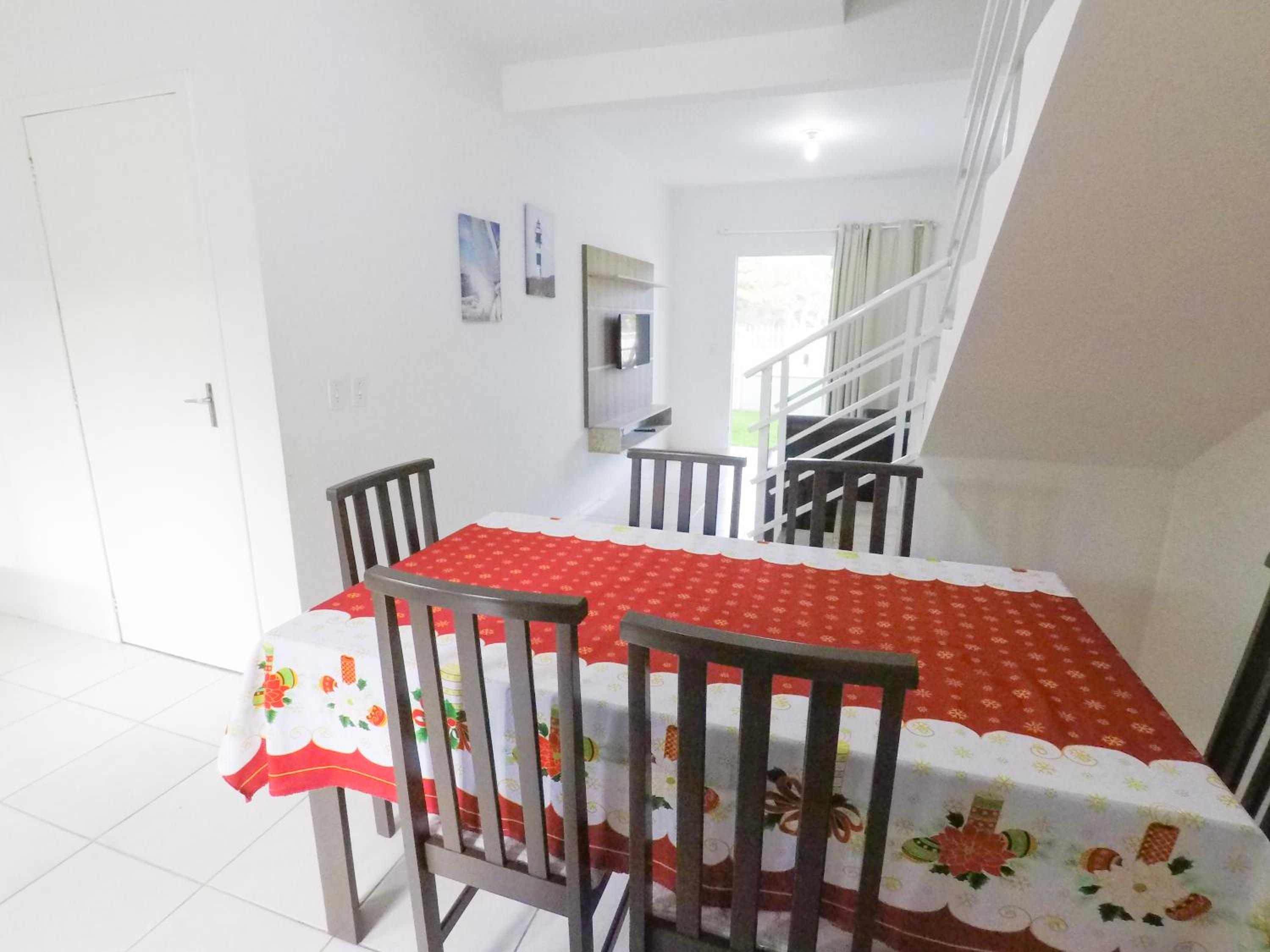 CASA EM MARISCAL BOMBINHAS