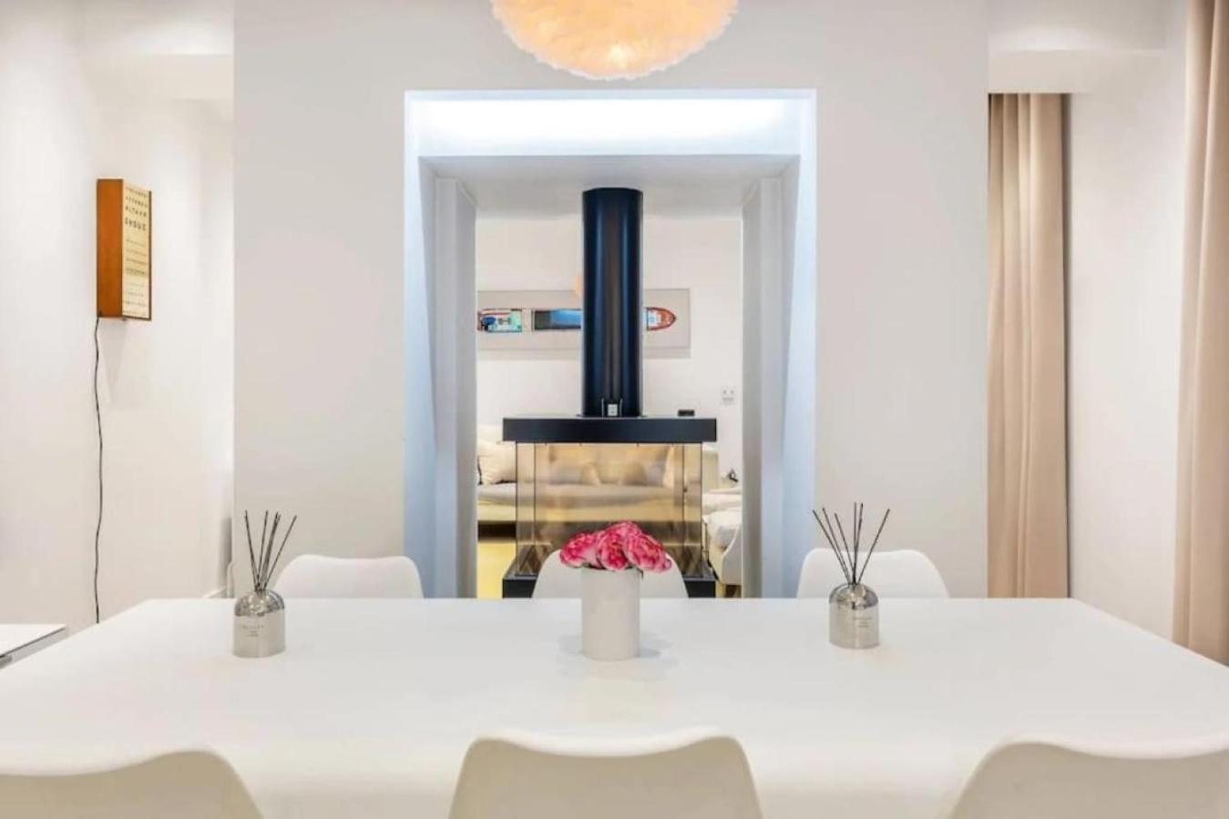 Posh 3 Bedroom flat with terrace and indoor fireplace in Mayfair, near Hyde Park