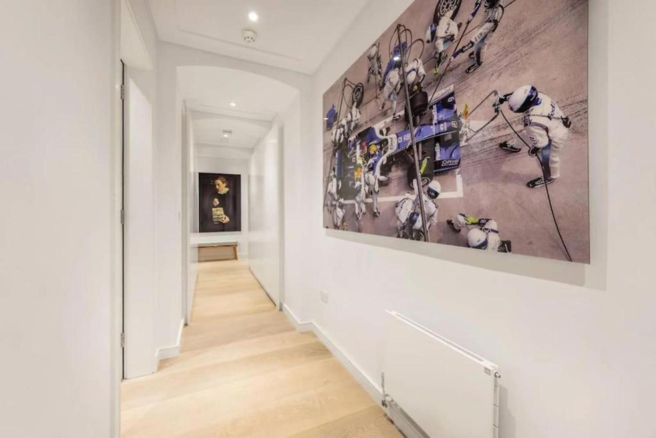 Posh 3 Bedroom flat with terrace and indoor fireplace in Mayfair, near Hyde Park