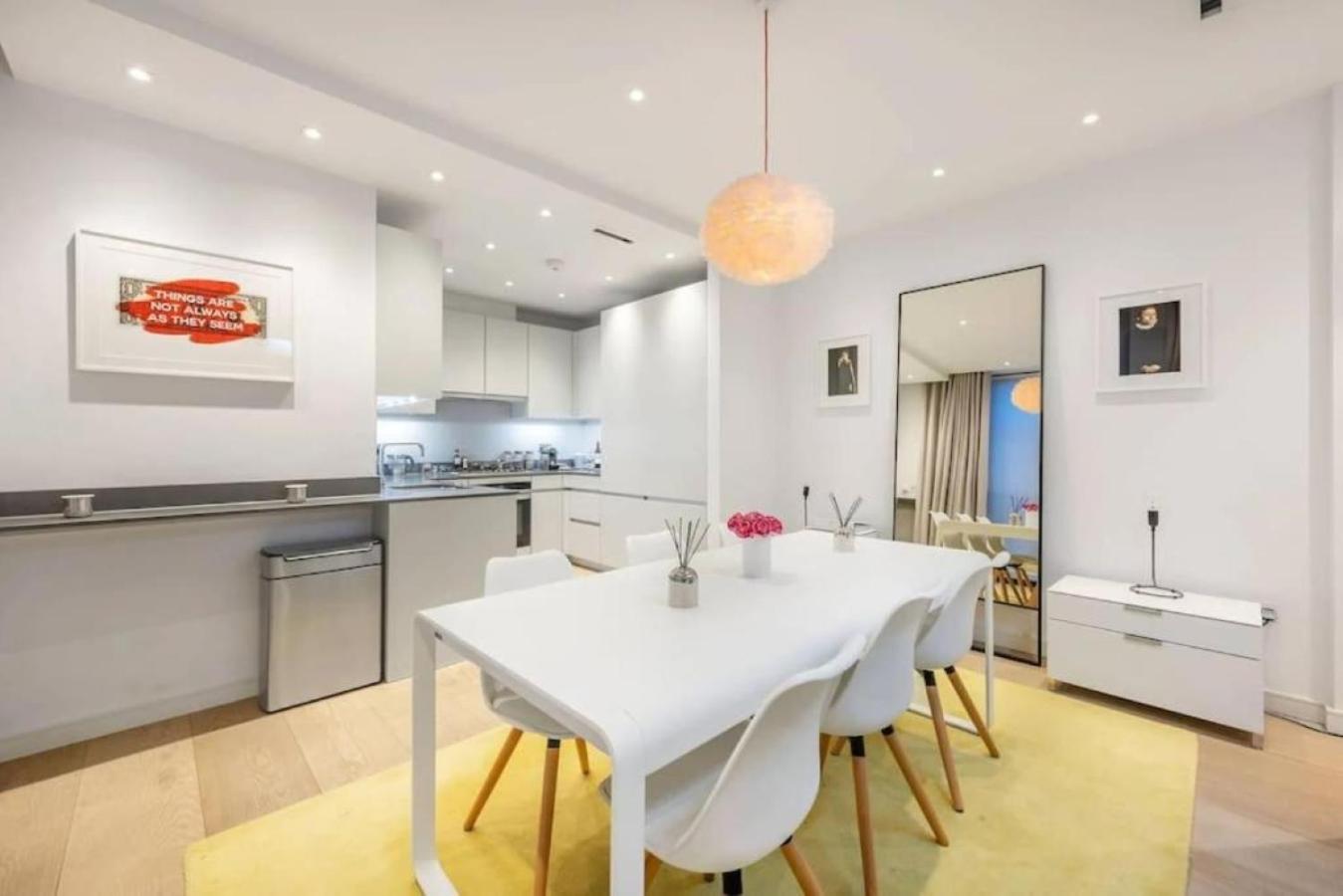 Posh 3 Bedroom flat with terrace and indoor fireplace in Mayfair, near Hyde Park
