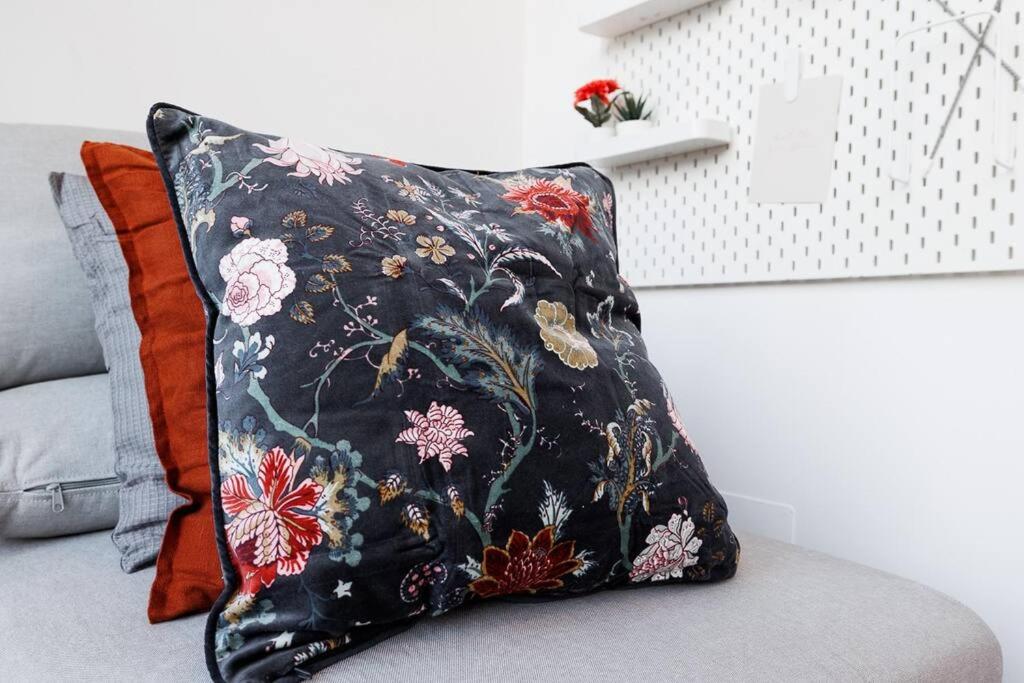 Julius 25 - Modern Comfort, 5 Mins to City Center