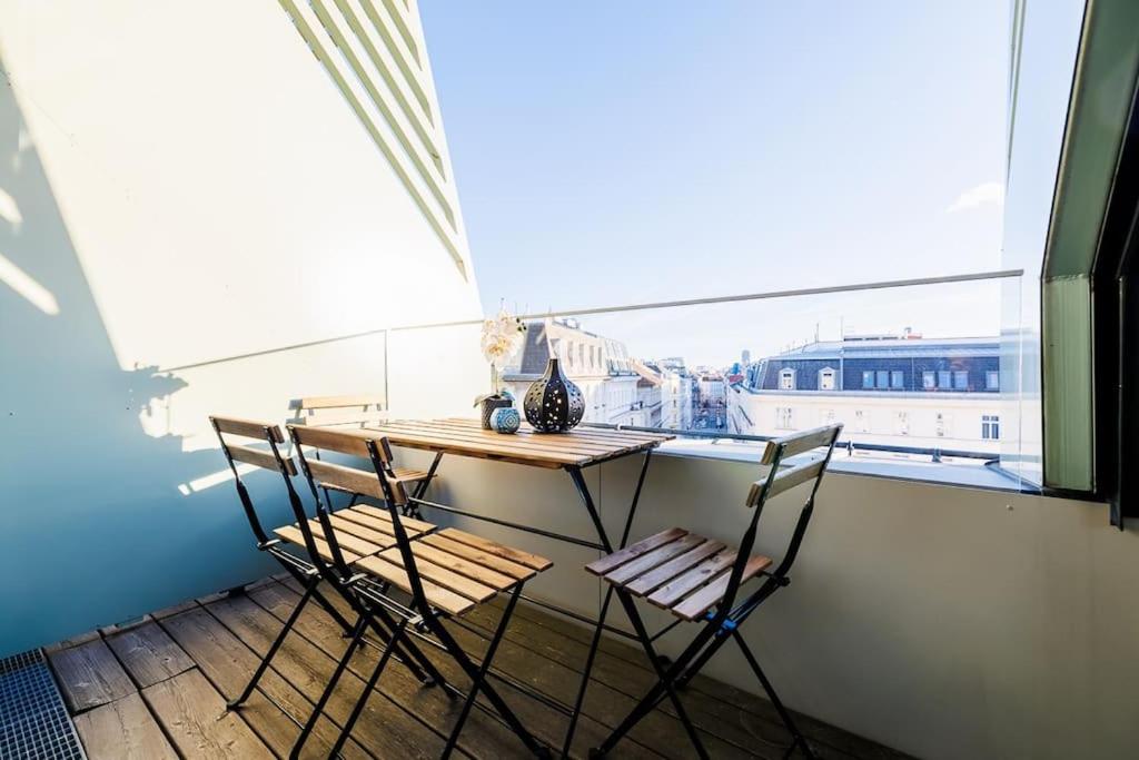 Julius 25 - Modern Comfort, 5 Mins to City Center