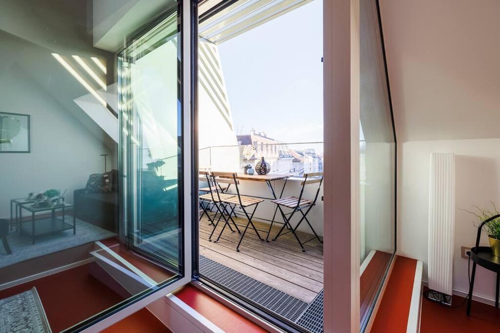 Julius 25 - Modern Comfort, 5 Mins to City Center