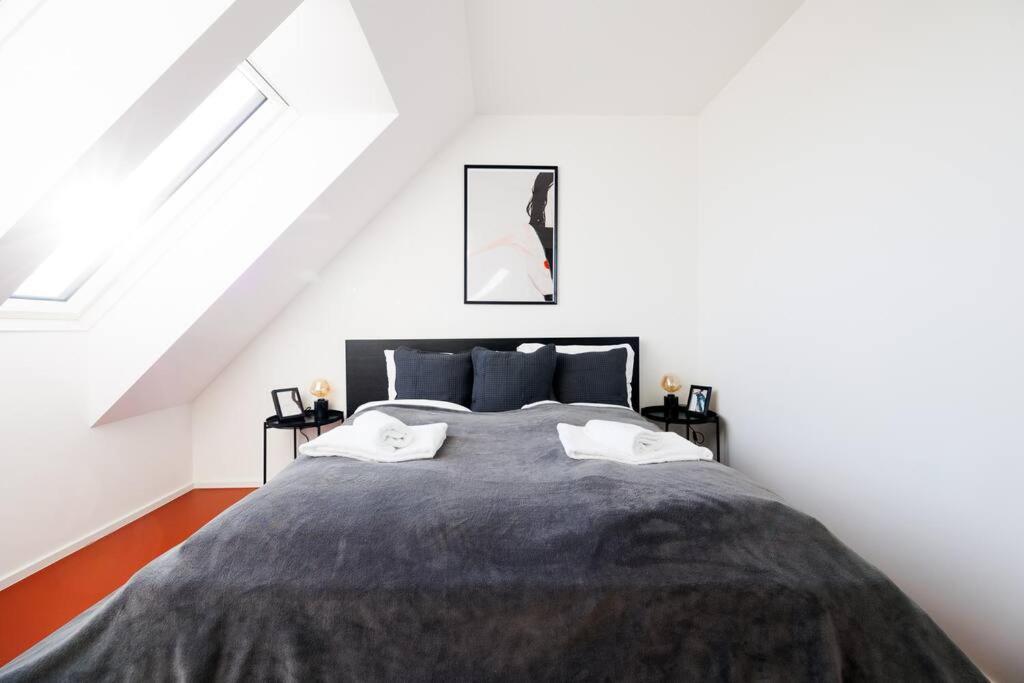 Julius 25 - Modern Comfort, 5 Mins to City Center