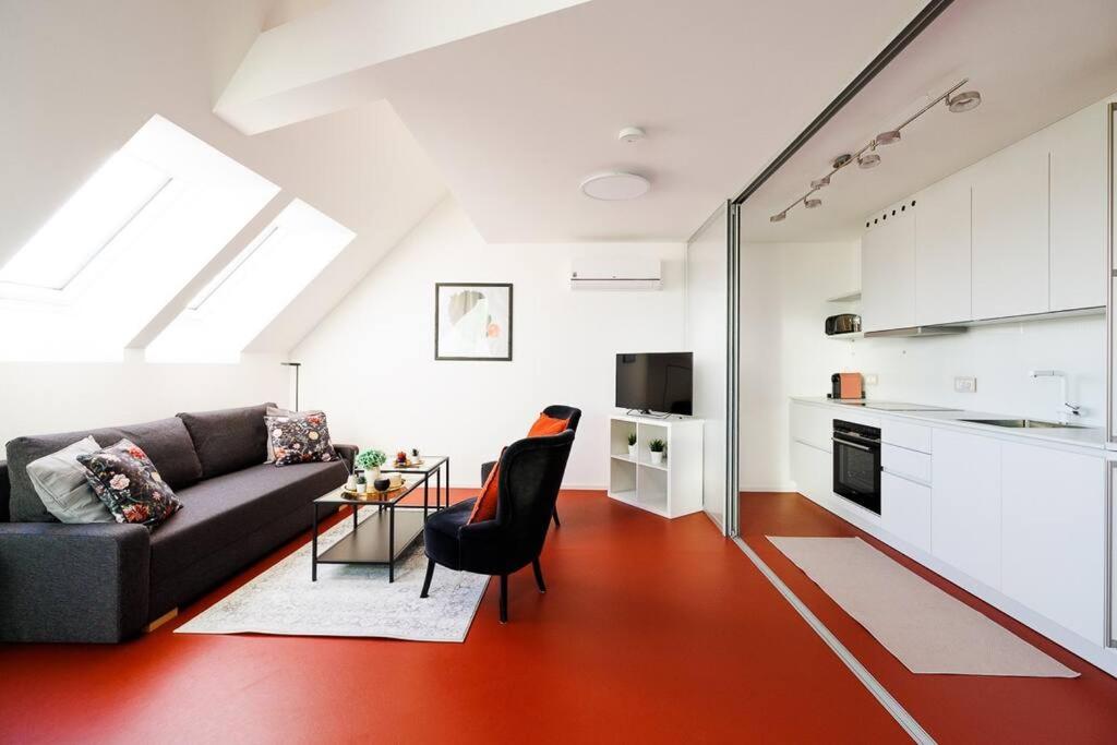 Julius 25 - Modern Comfort, 5 Mins to City Center