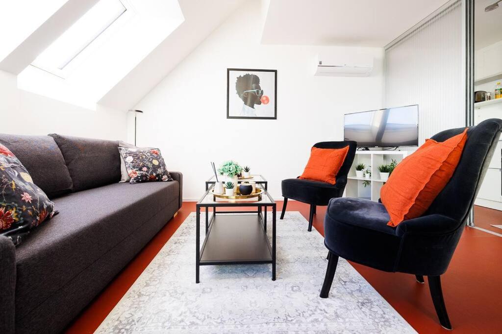 Julius 25 - Modern Comfort, 5 Mins to City Center