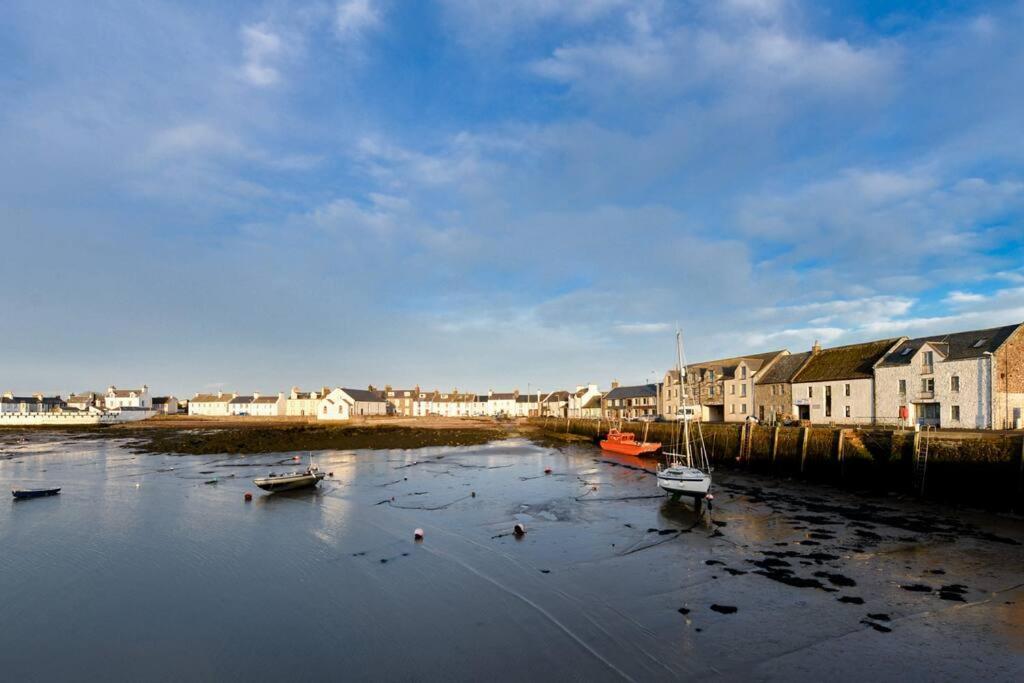 3 bedroom townhouse right on the harbour view 3