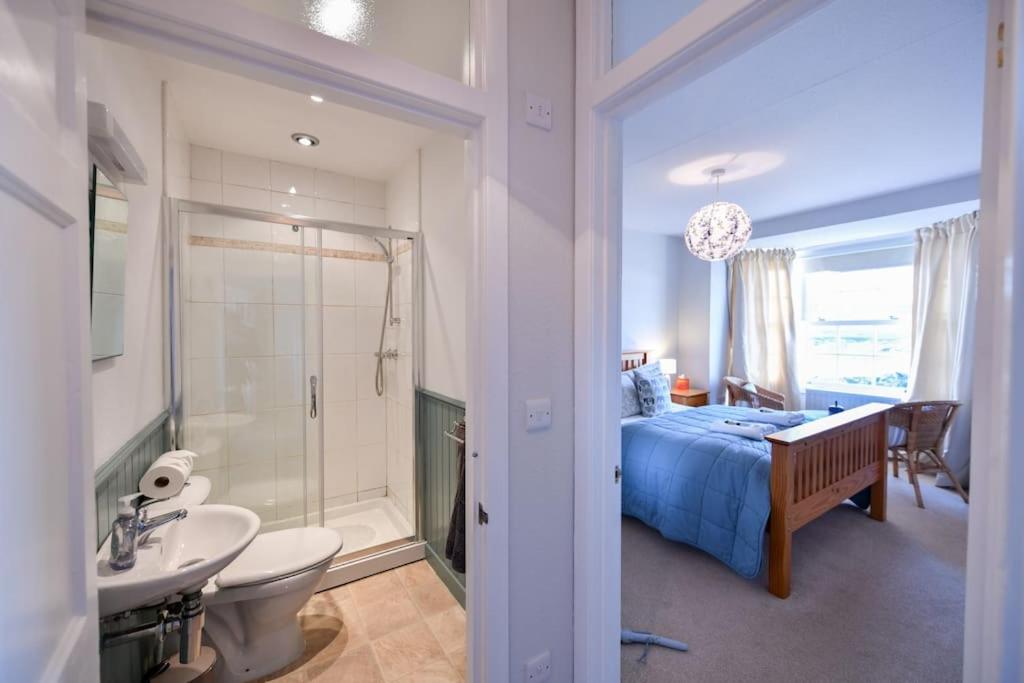 3 bedroom townhouse right on the harbour view 4