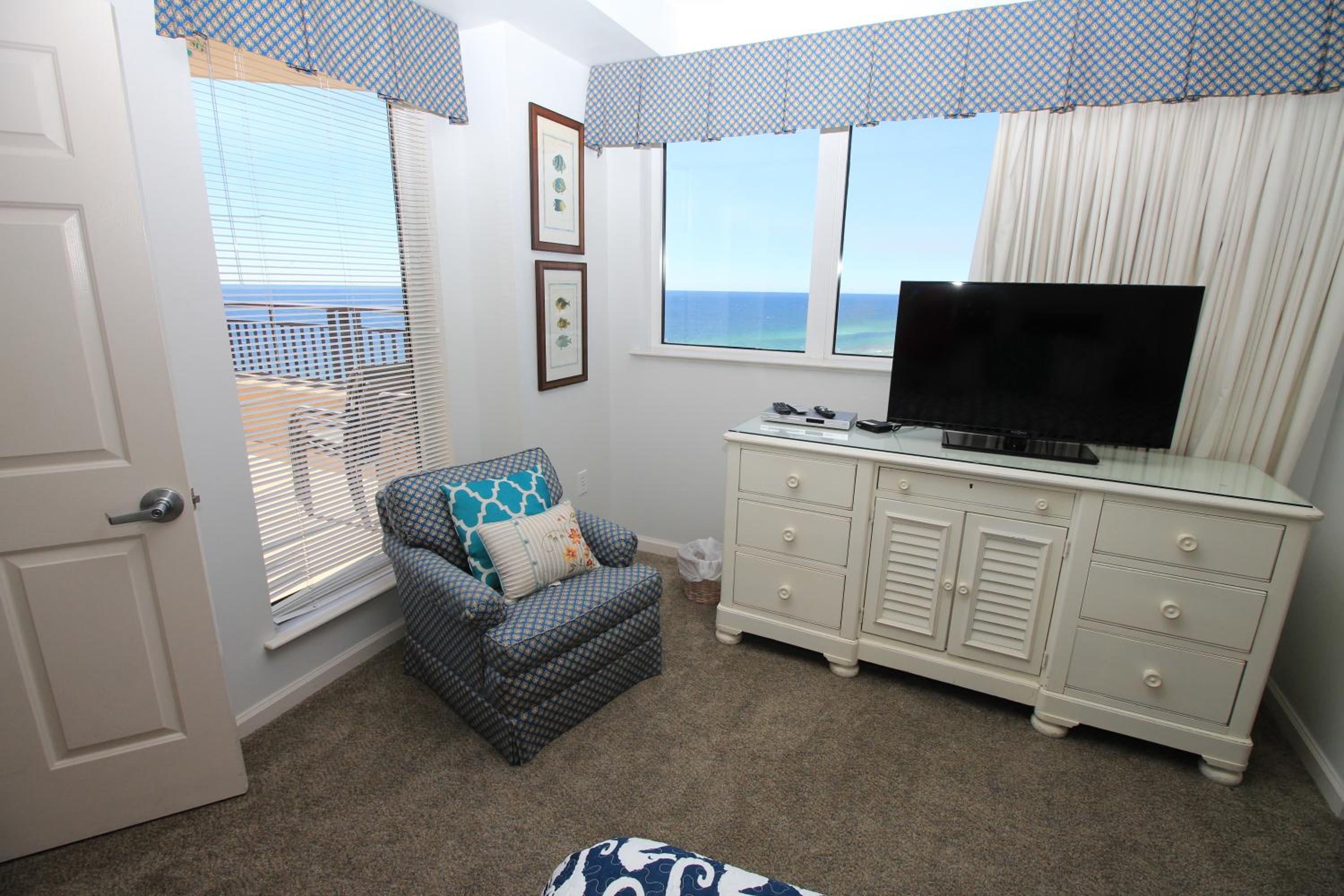 3BR Beachfront Condo 16th Flr Two Master Bedrooms, Pool Fitness Center At Westwinds Resort view 4